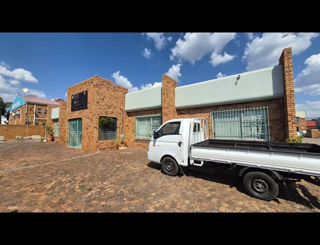 1,396M² WAREHOUSE FOR SALE IN JET PARK